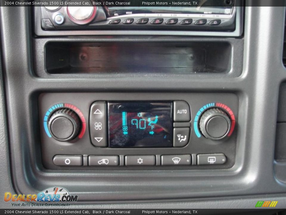2004 Chevrolet Silverado 1500 LS Extended Cab Black / Dark Charcoal Photo #36