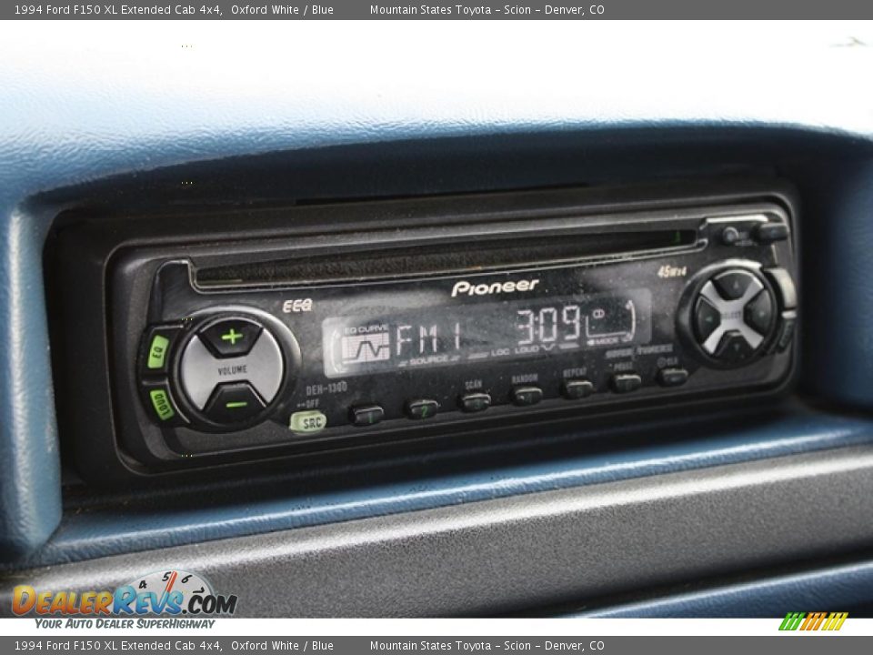 1994 Ford F150 XL Extended Cab 4x4 Oxford White / Blue Photo #17