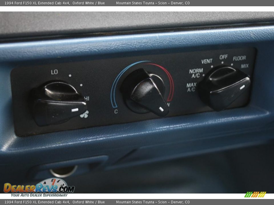 Controls of 1994 Ford F150 XL Extended Cab 4x4 Photo #18