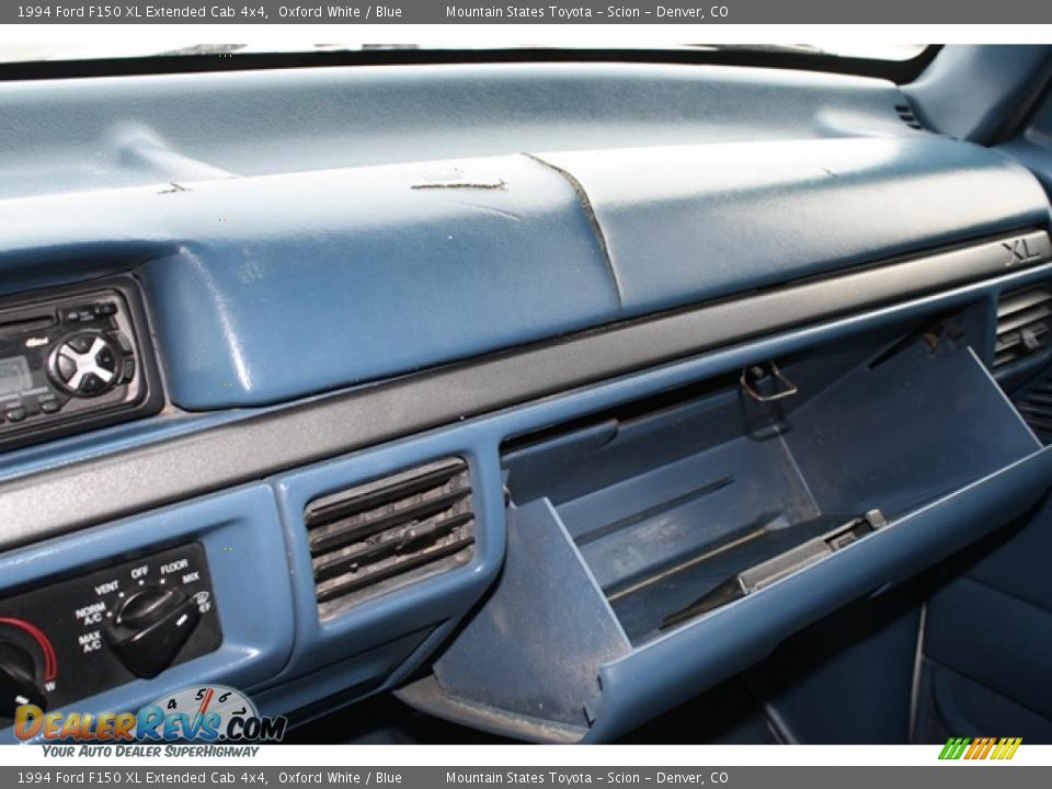 1994 Ford F150 XL Extended Cab 4x4 Oxford White / Blue Photo #24