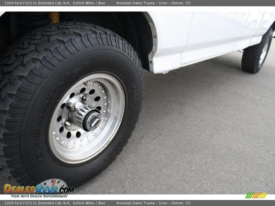 1994 Ford F150 XL Extended Cab 4x4 Oxford White / Blue Photo #27