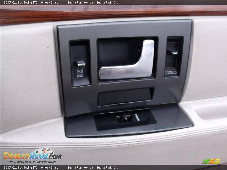 1995 Cadillac Seville STS White / Shale Photo #14
