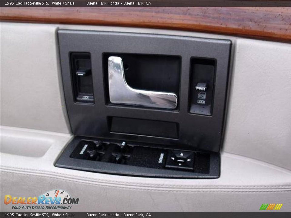 1995 Cadillac Seville STS White / Shale Photo #19
