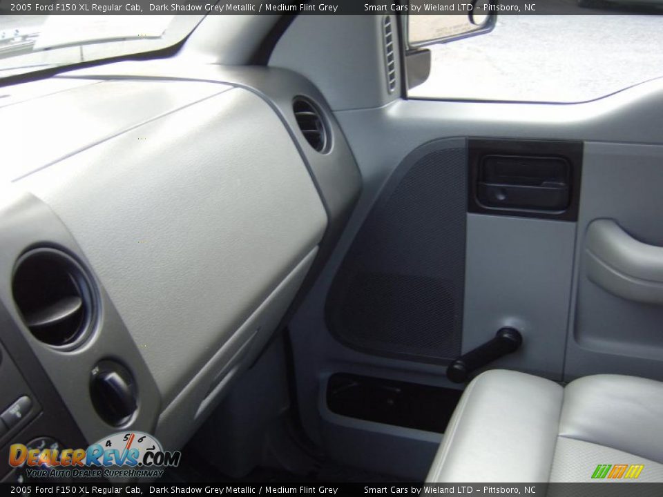 2005 Ford F150 XL Regular Cab Dark Shadow Grey Metallic / Medium Flint Grey Photo #12