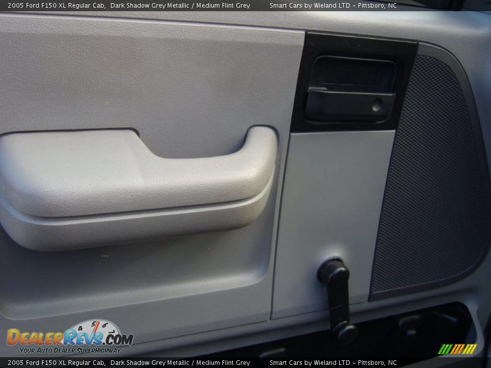 2005 Ford F150 XL Regular Cab Dark Shadow Grey Metallic / Medium Flint Grey Photo #16