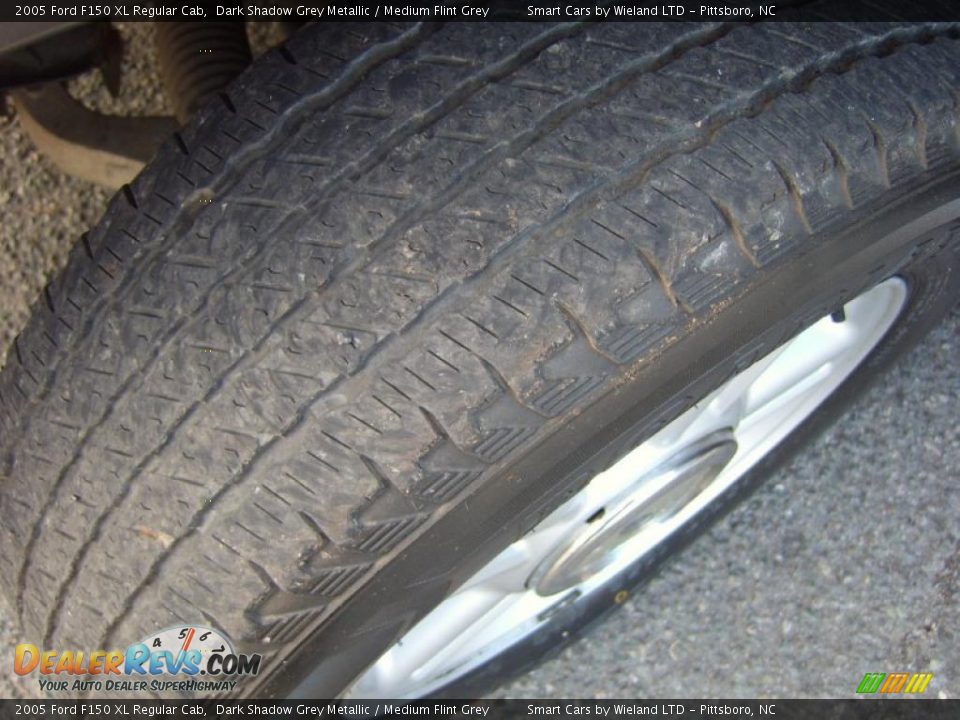 2005 Ford F150 XL Regular Cab Dark Shadow Grey Metallic / Medium Flint Grey Photo #17