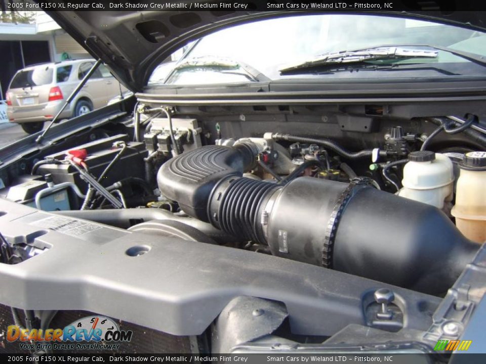 2005 Ford F150 XL Regular Cab Dark Shadow Grey Metallic / Medium Flint Grey Photo #20