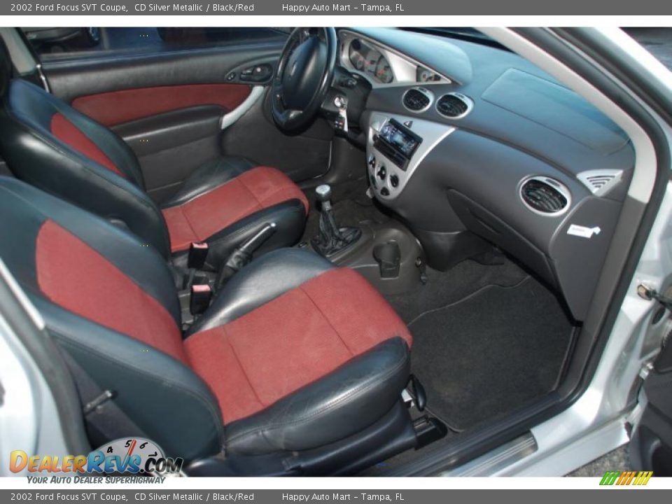 Dashboard of 2002 Ford Focus SVT Coupe Photo #27