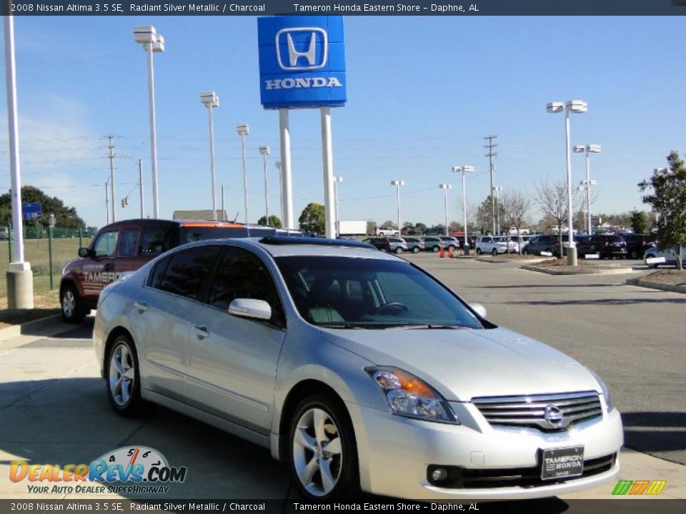 2008 Nissan Altima 3.5 SE Radiant Silver Metallic / Charcoal Photo #2