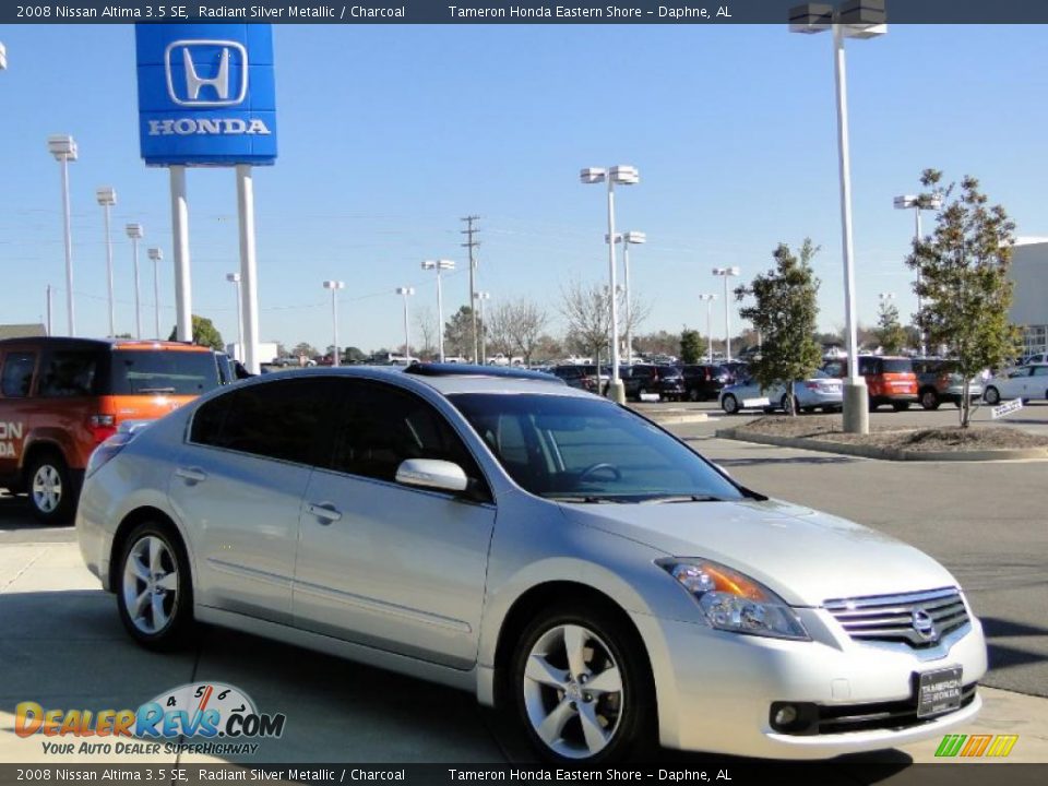2008 Nissan Altima 3.5 SE Radiant Silver Metallic / Charcoal Photo #3