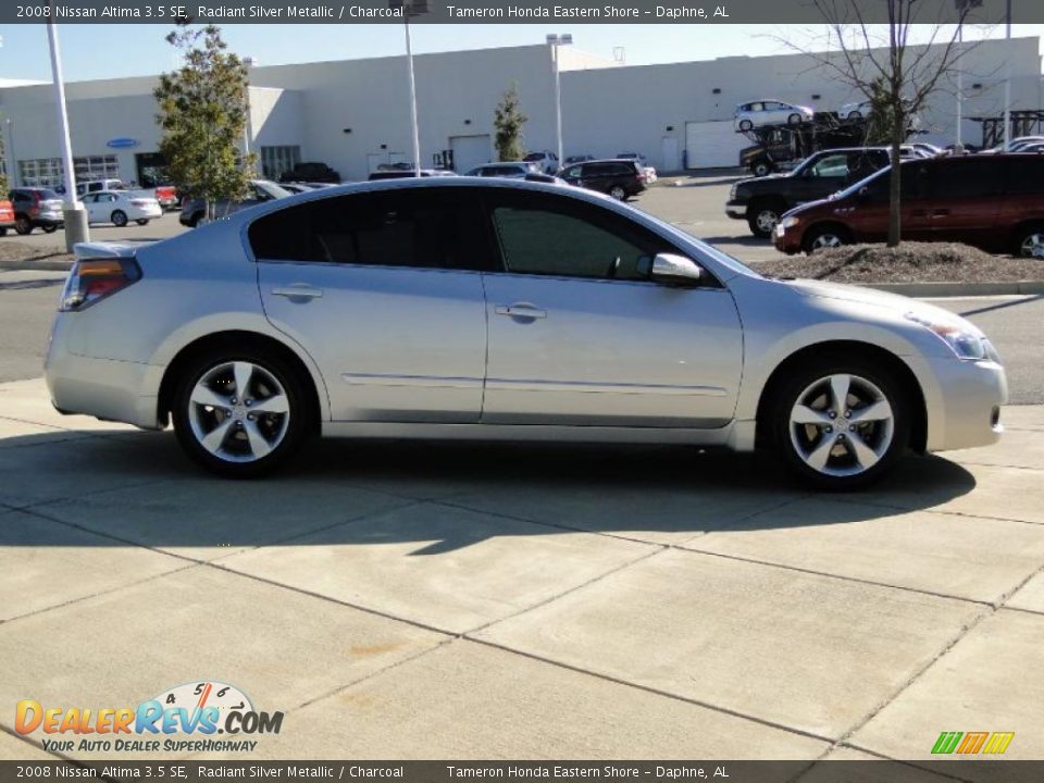 2008 Nissan Altima 3.5 SE Radiant Silver Metallic / Charcoal Photo #4