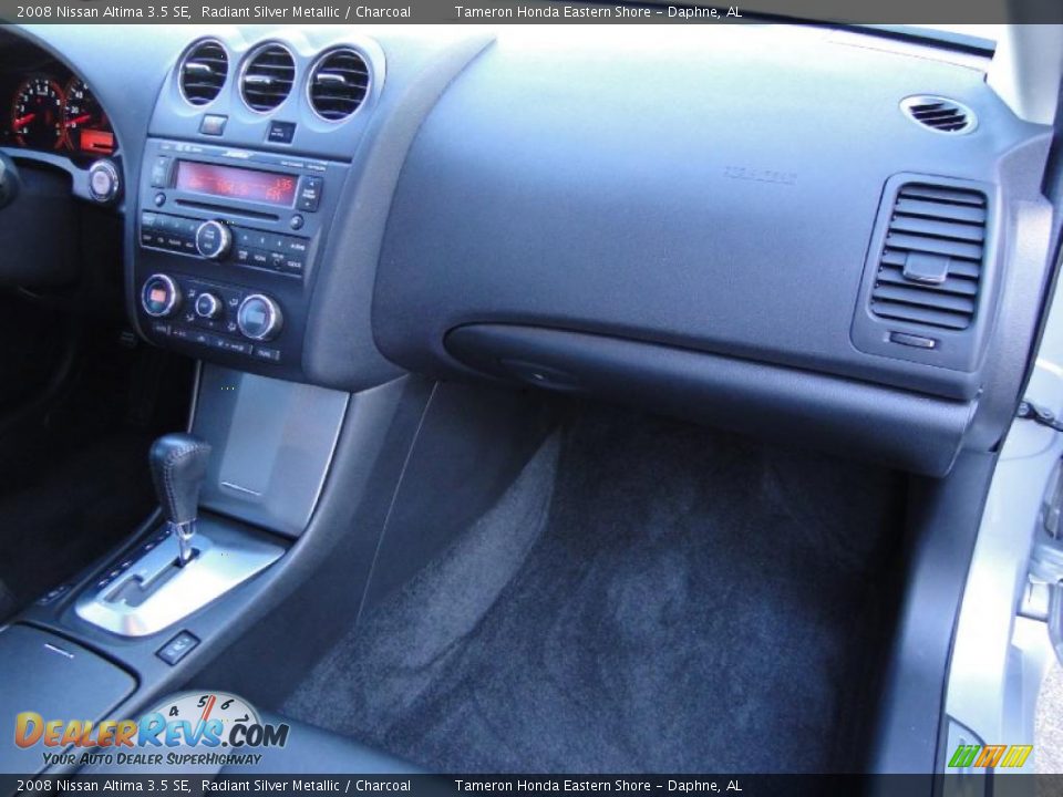 2008 Nissan Altima 3.5 SE Radiant Silver Metallic / Charcoal Photo #24