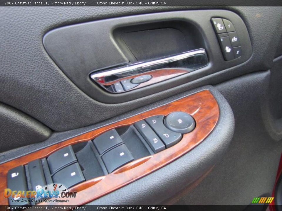 Controls of 2007 Chevrolet Tahoe LT Photo #12