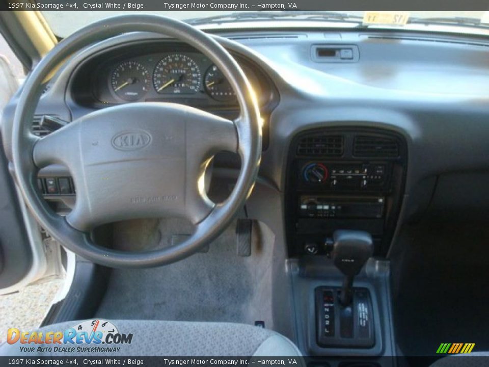 1997 Kia Sportage 4x4 Crystal White / Beige Photo #11