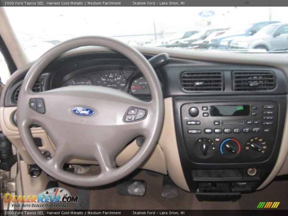 Dashboard of 2000 Ford Taurus SES Photo #3