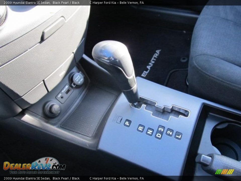 2009 Hyundai Elantra SE Sedan Black Pearl / Black Photo #17