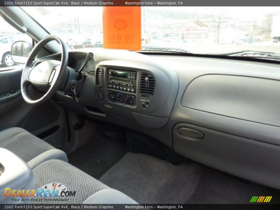 Dashboard of 2002 Ford F150 Sport SuperCab 4x4 Photo #17