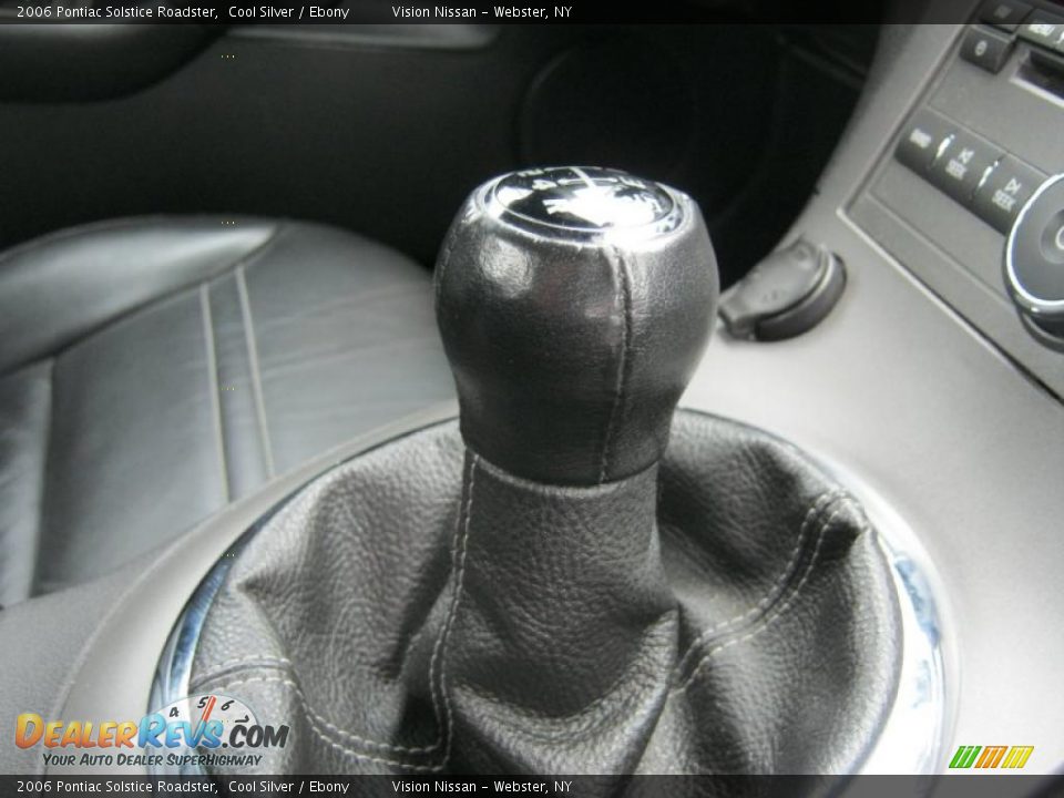 2006 Pontiac Solstice Roadster Shifter Photo #11