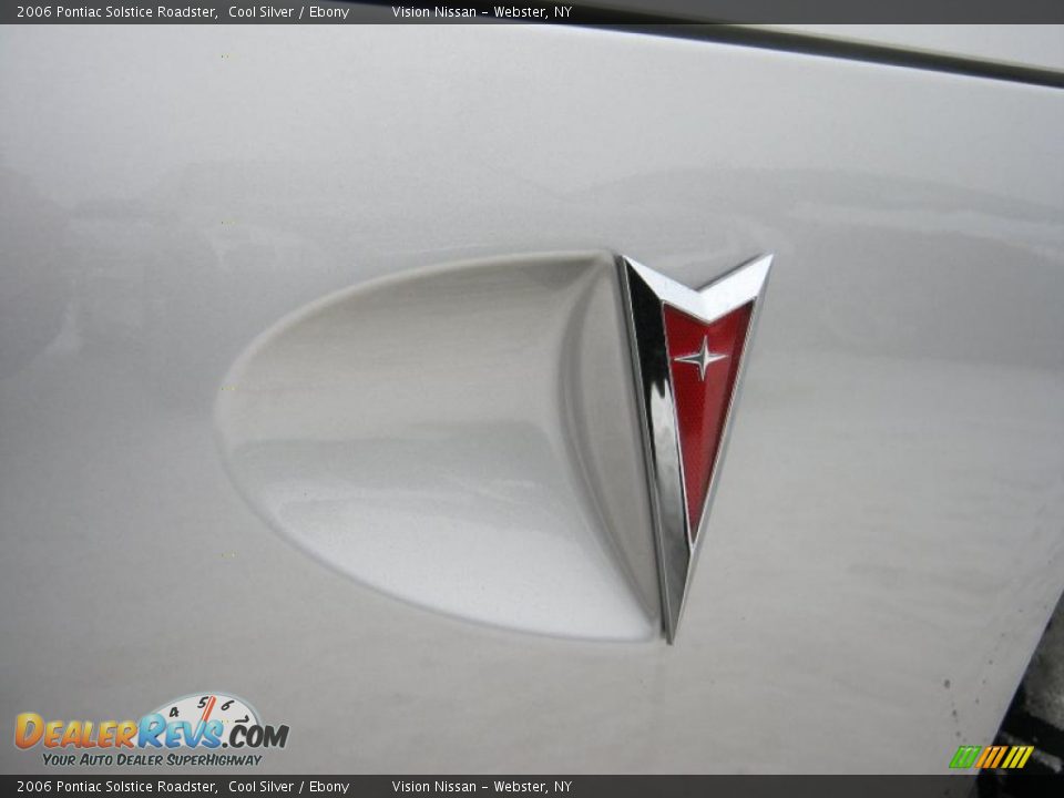 2006 Pontiac Solstice Roadster Logo Photo #18