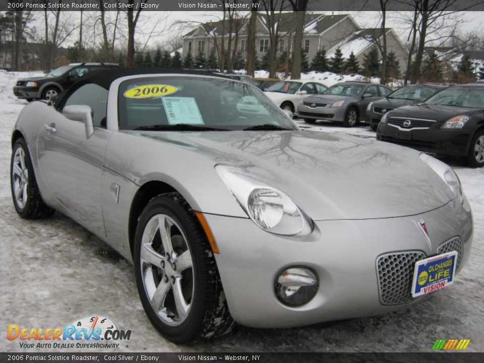 Front 3/4 View of 2006 Pontiac Solstice Roadster Photo #19