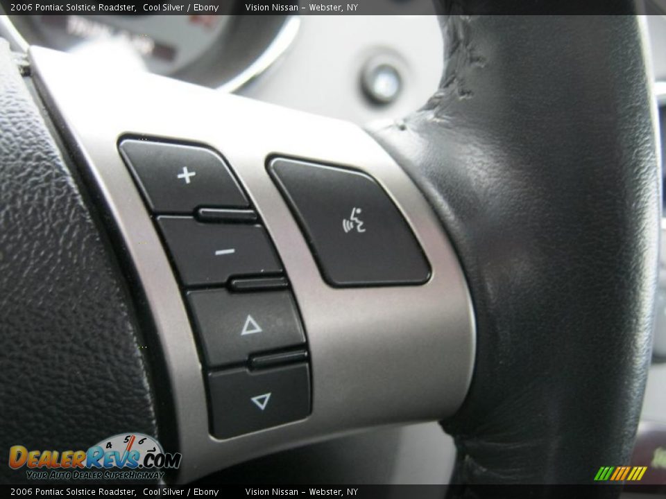 Controls of 2006 Pontiac Solstice Roadster Photo #27