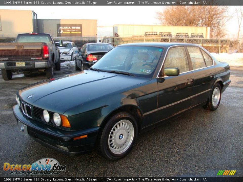 Front 3/4 View of 1993 BMW 5 Series 525i Sedan Photo #2