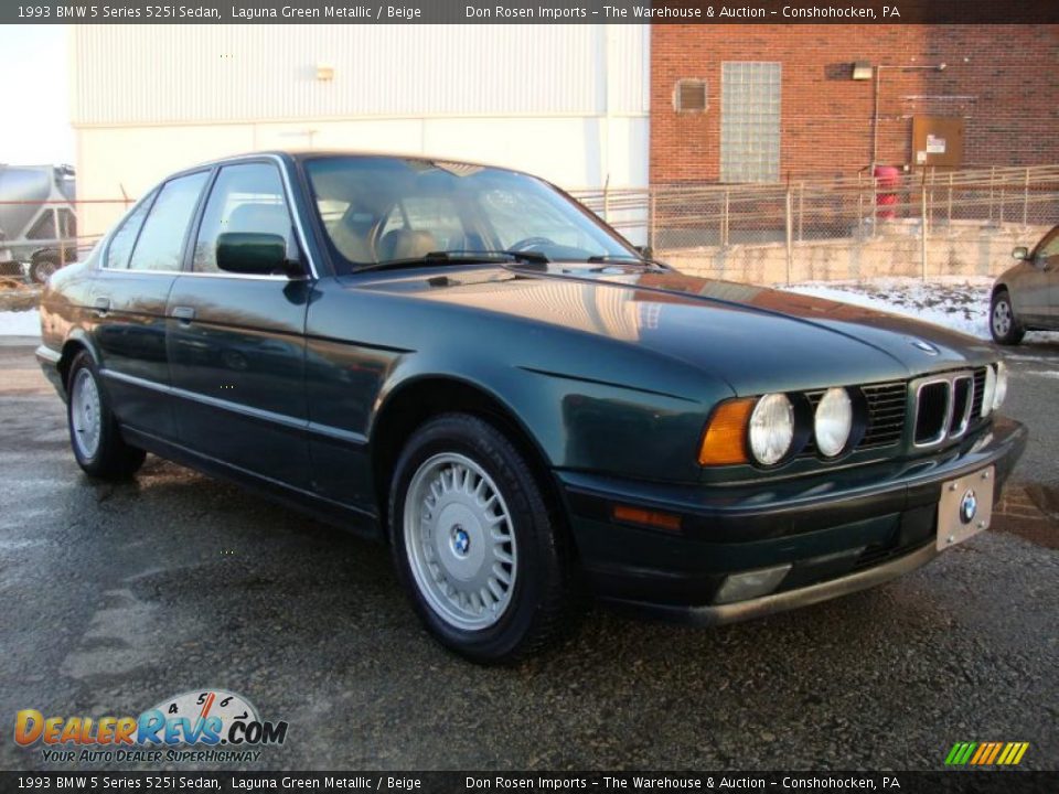 Front 3/4 View of 1993 BMW 5 Series 525i Sedan Photo #5