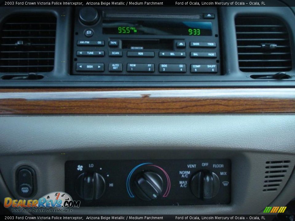 Controls of 2003 Ford Crown Victoria Police Interceptor Photo #21