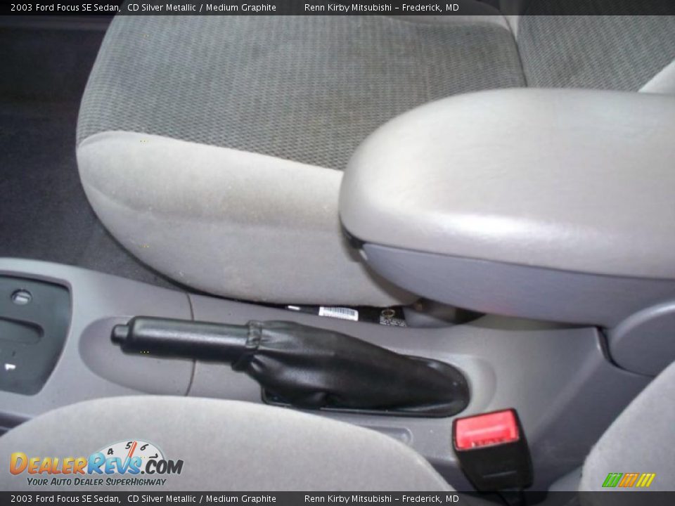 2003 Ford Focus SE Sedan CD Silver Metallic / Medium Graphite Photo #13
