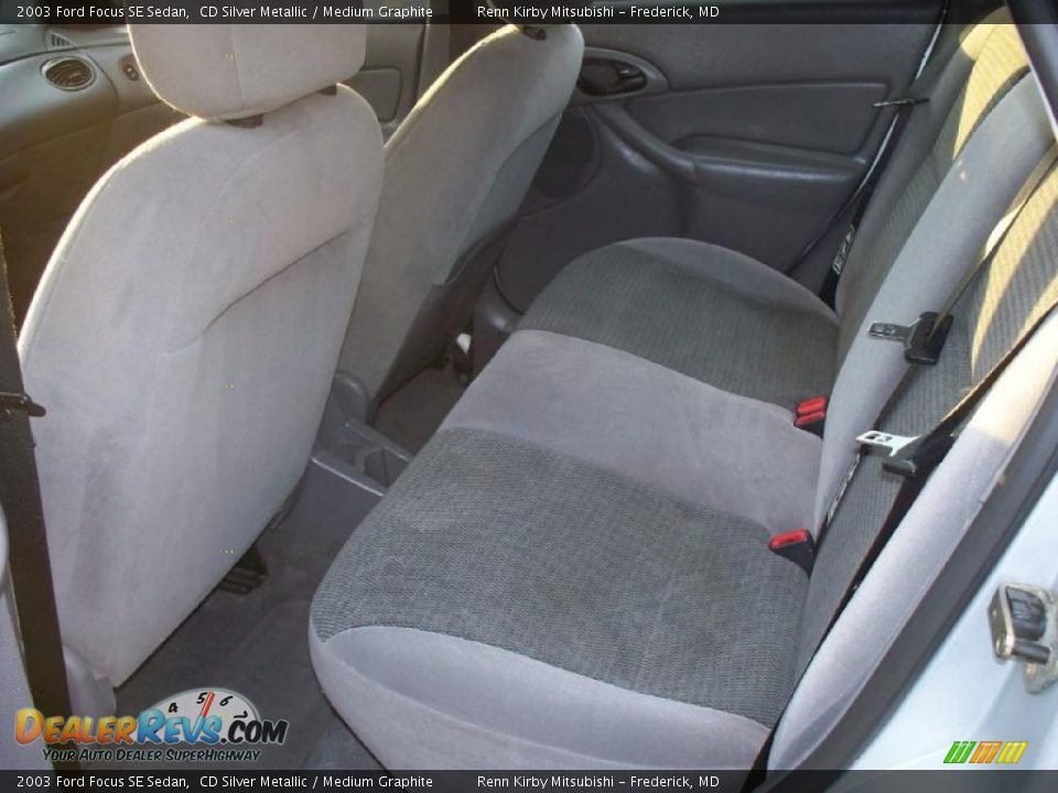 2003 Ford Focus SE Sedan CD Silver Metallic / Medium Graphite Photo #15