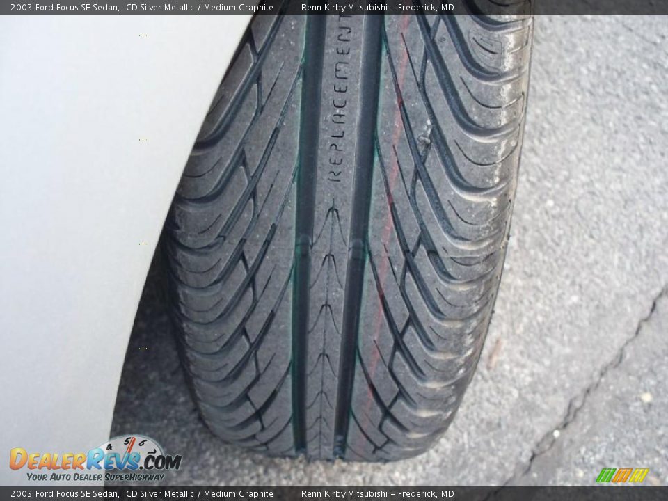 2003 Ford Focus SE Sedan CD Silver Metallic / Medium Graphite Photo #20