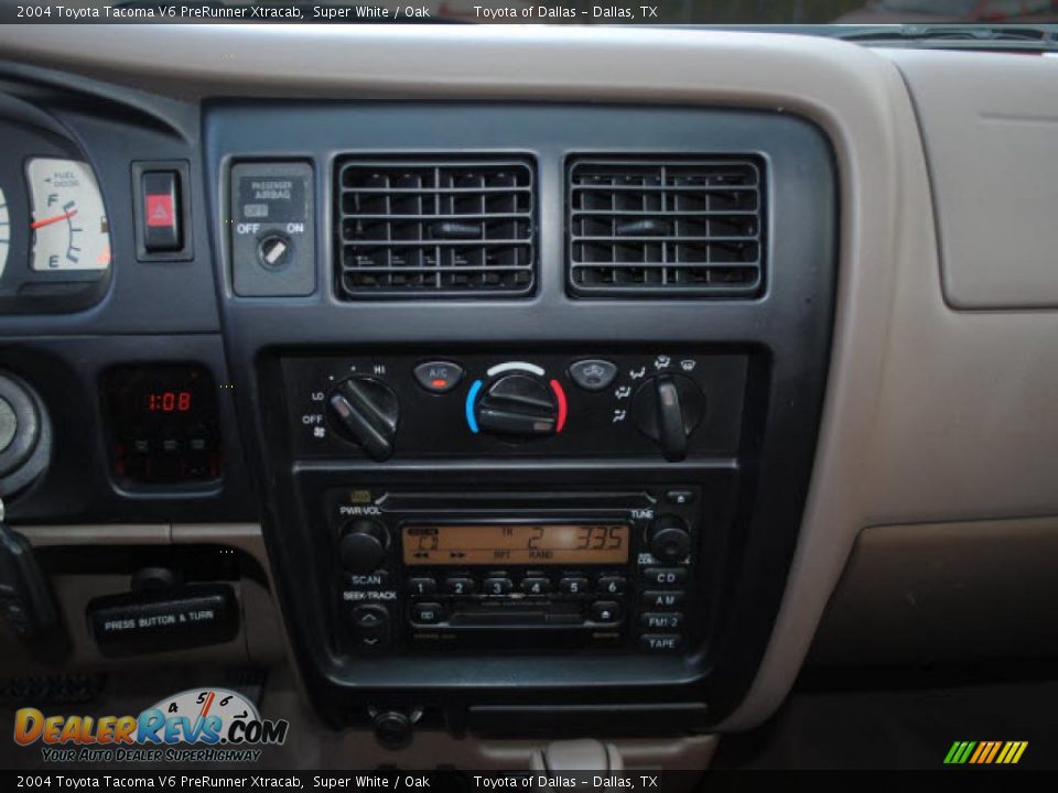 2004 Toyota Tacoma V6 PreRunner Xtracab Super White / Oak Photo #11