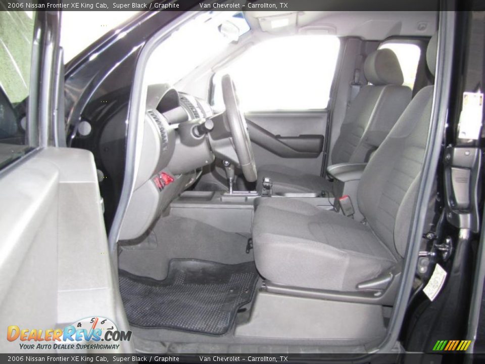 Graphite Interior - 2006 Nissan Frontier XE King Cab Photo #8