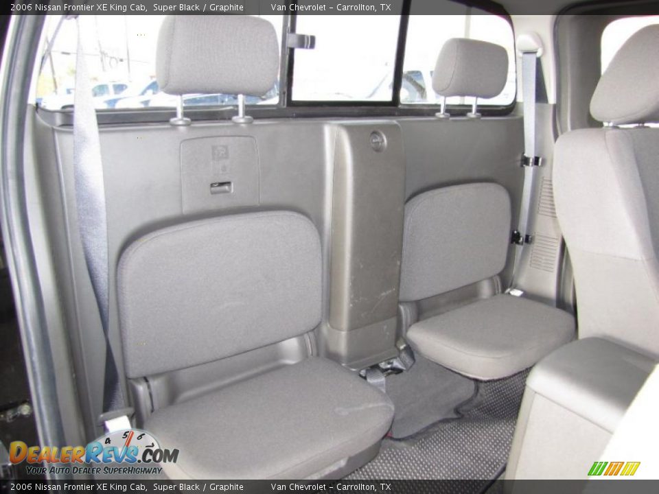 Graphite Interior - 2006 Nissan Frontier XE King Cab Photo #10