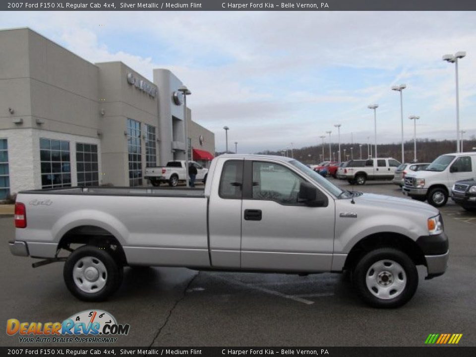 2007 Ford F150 XL Regular Cab 4x4 Silver Metallic / Medium Flint Photo #2