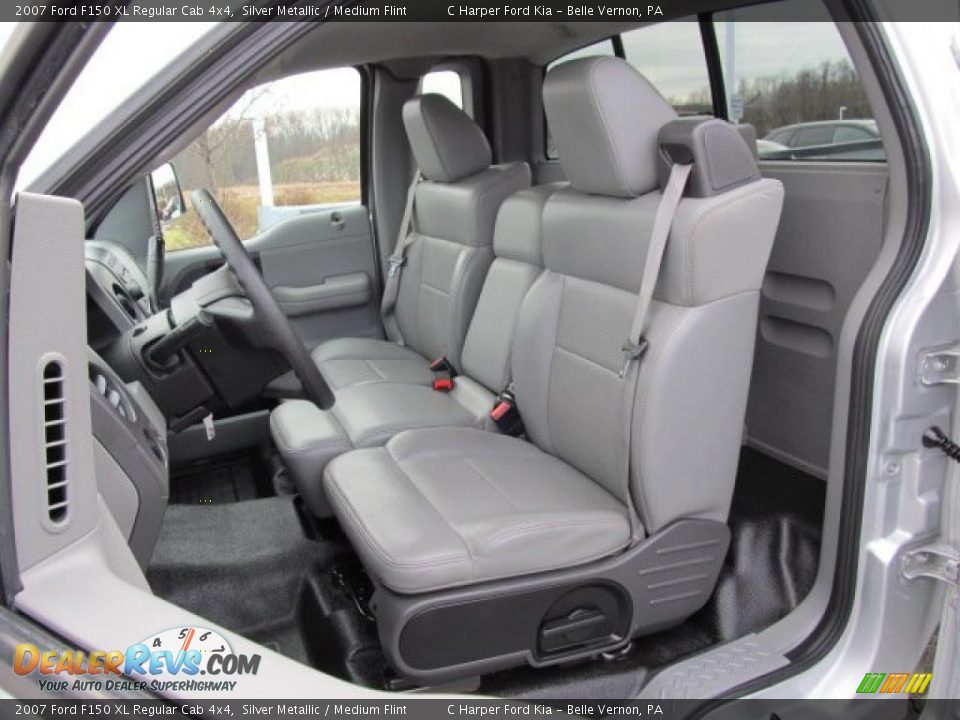 Medium Flint Interior - 2007 Ford F150 XL Regular Cab 4x4 Photo #15