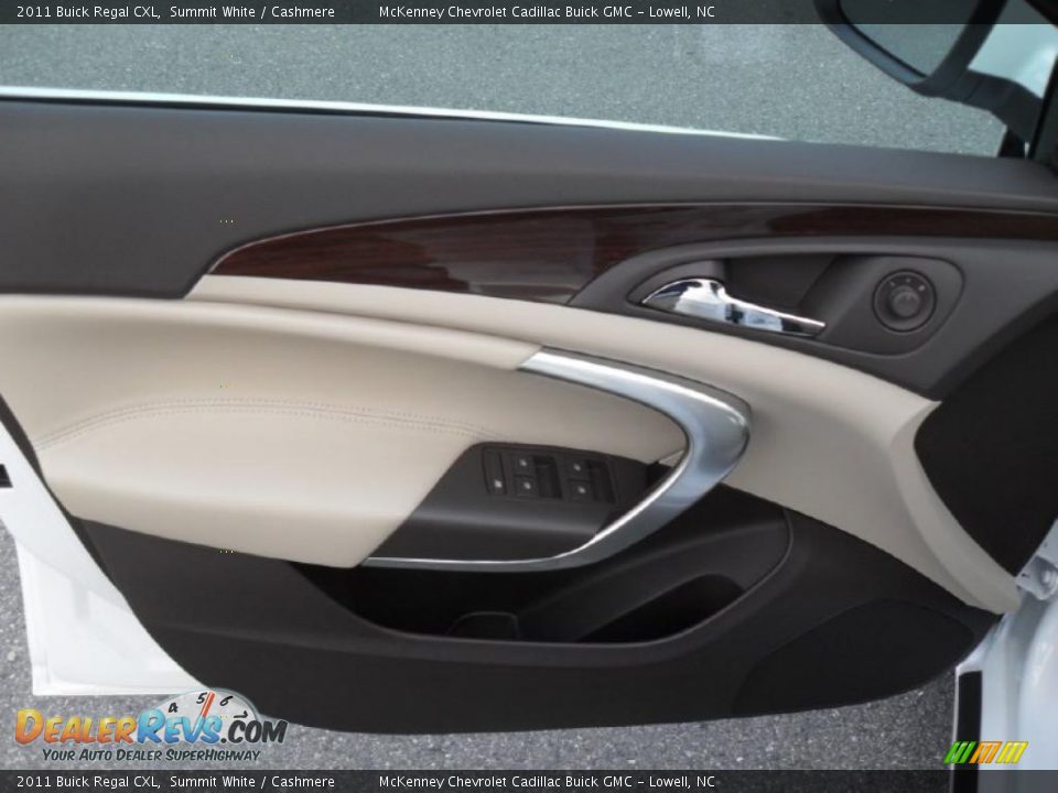 Door Panel of 2011 Buick Regal CXL Photo #7