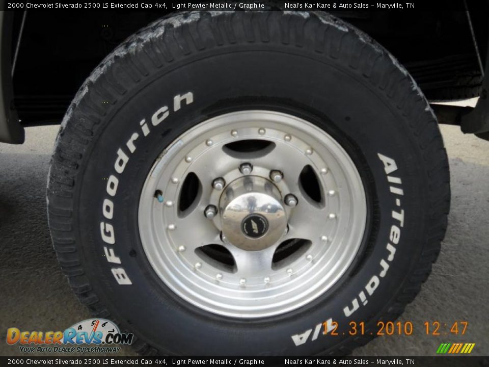 Custom Wheels of 2000 Chevrolet Silverado 2500 LS Extended Cab 4x4 Photo #6