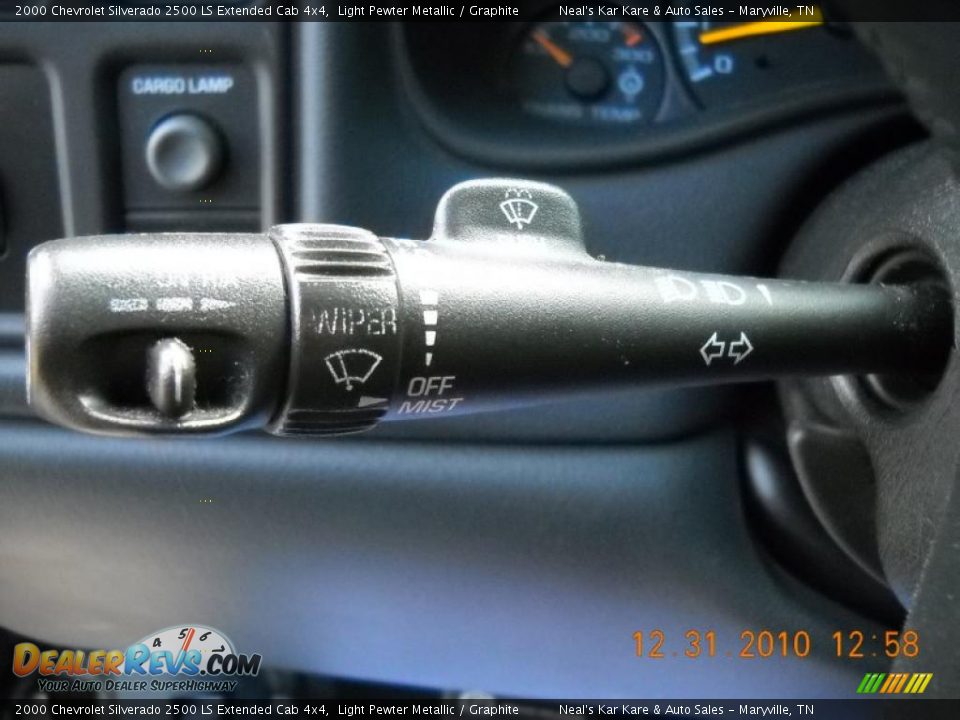 Controls of 2000 Chevrolet Silverado 2500 LS Extended Cab 4x4 Photo #28