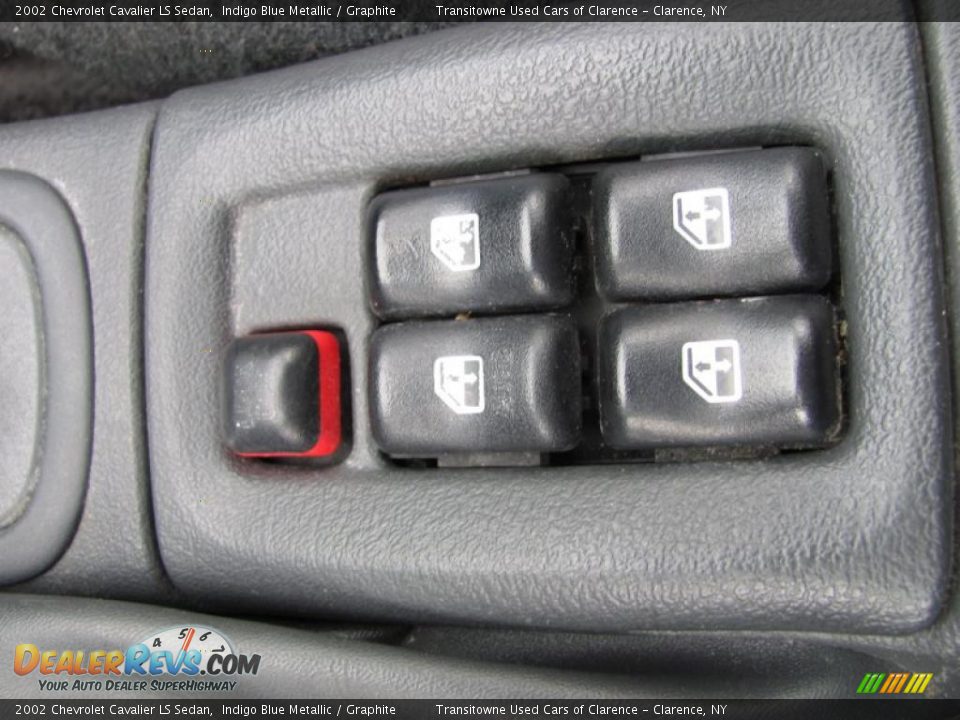 Controls of 2002 Chevrolet Cavalier LS Sedan Photo #21