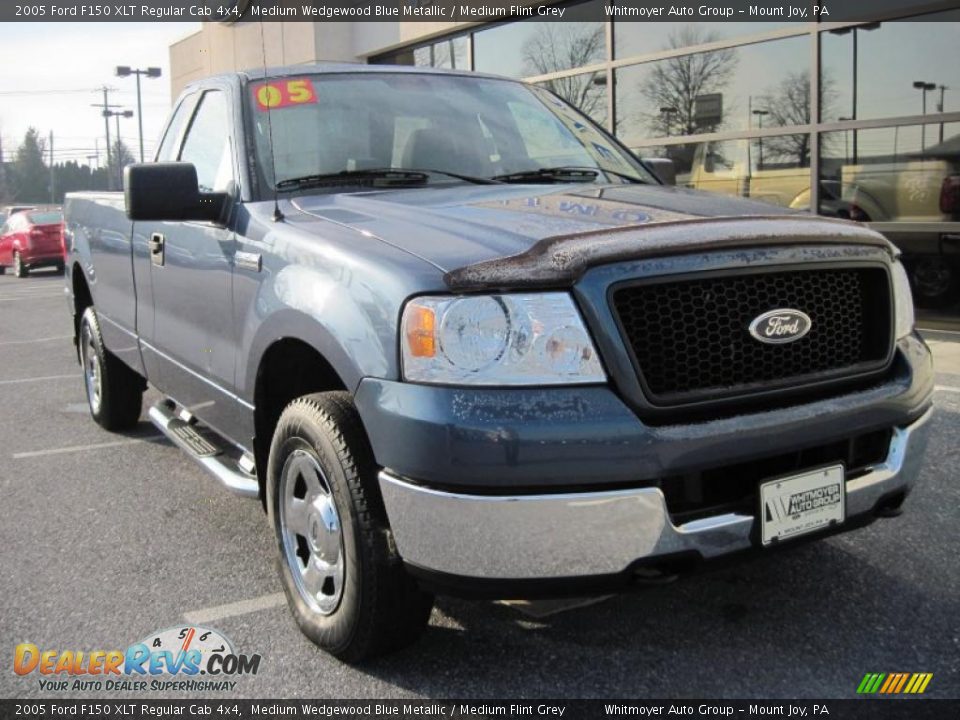 2005 Ford F150 XLT Regular Cab 4x4 Medium Wedgewood Blue Metallic / Medium Flint Grey Photo #2