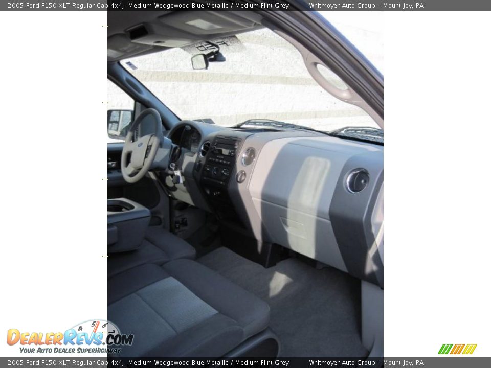 2005 Ford F150 XLT Regular Cab 4x4 Medium Wedgewood Blue Metallic / Medium Flint Grey Photo #5