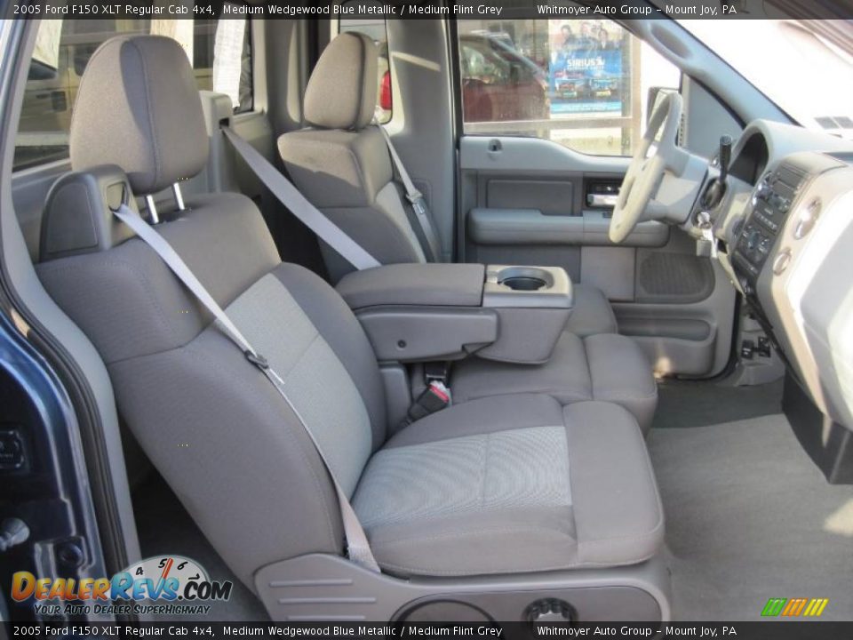Medium Flint Grey Interior - 2005 Ford F150 XLT Regular Cab 4x4 Photo #6