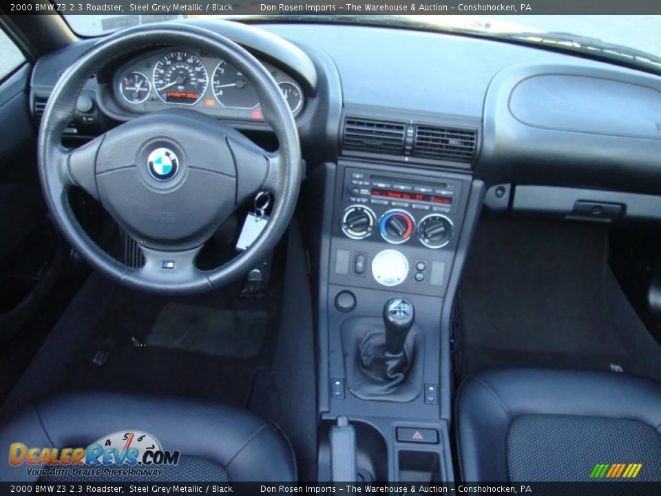 Dashboard of 2000 BMW Z3 2.3 Roadster Photo #33