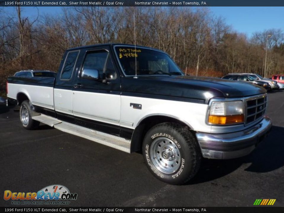 Front 3/4 View of 1996 Ford F150 XLT Extended Cab Photo #1