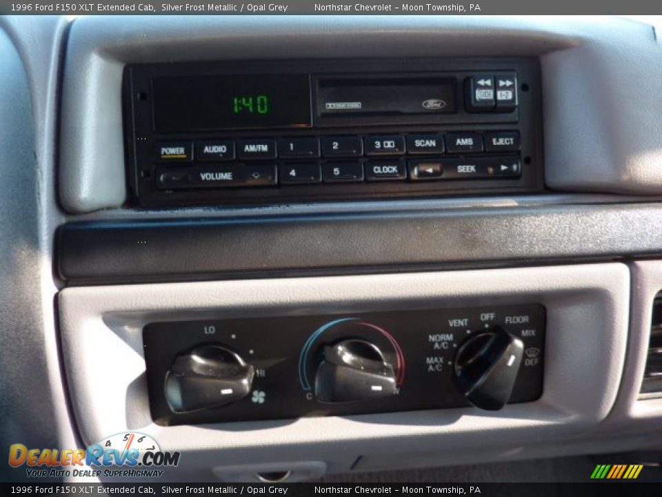Controls of 1996 Ford F150 XLT Extended Cab Photo #9