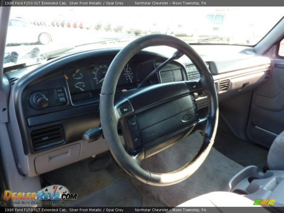 Dashboard of 1996 Ford F150 XLT Extended Cab Photo #11