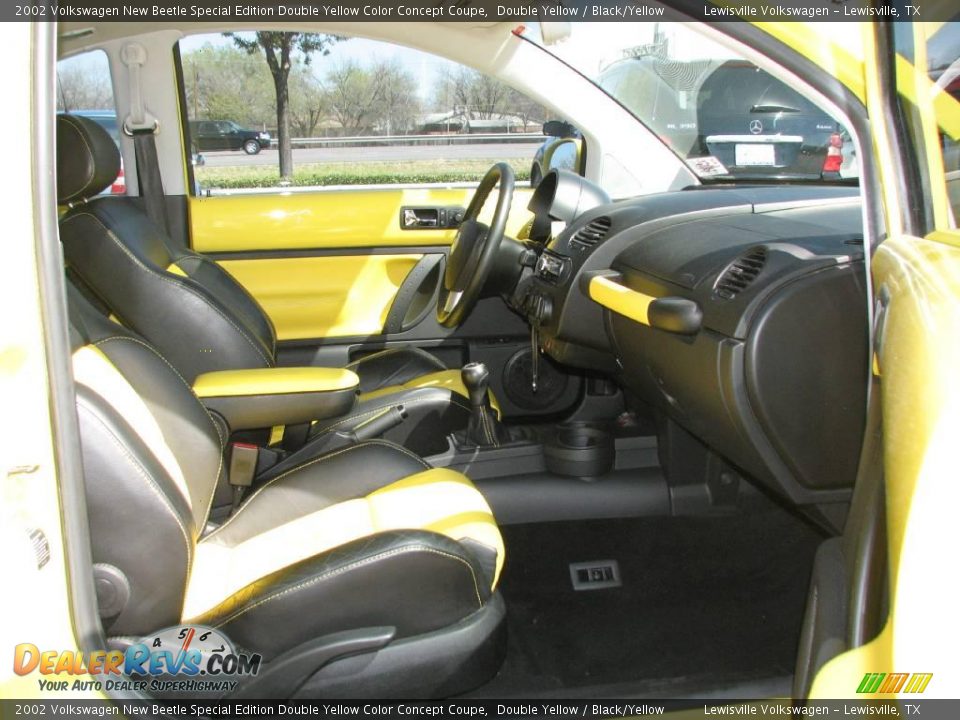 2002 Volkswagen New Beetle Special Edition Double Yellow Color Concept Coupe Double Yellow / Black/Yellow Photo #10