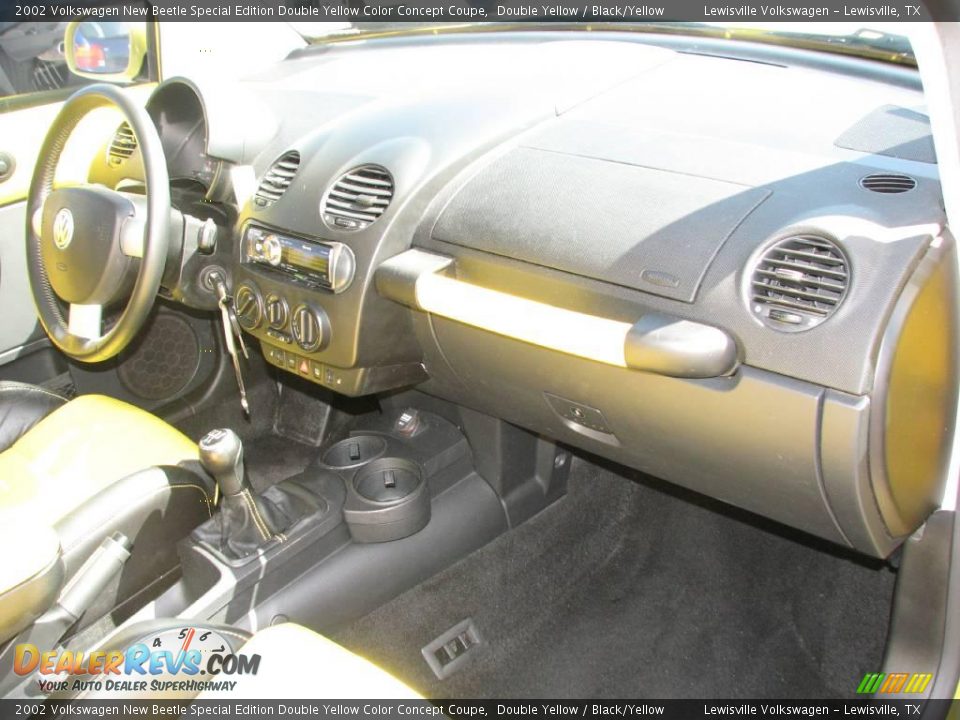 2002 Volkswagen New Beetle Special Edition Double Yellow Color Concept Coupe Double Yellow / Black/Yellow Photo #13