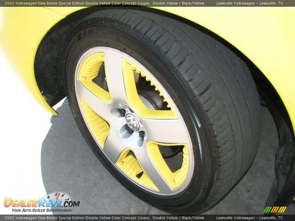 2002 Volkswagen New Beetle Special Edition Double Yellow Color Concept Coupe Double Yellow / Black/Yellow Photo #16